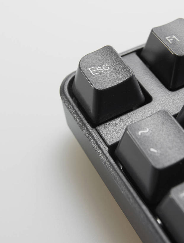 无人,竖图,俯视,室内,特写,白天,白色背景,键盘,静物,阴影,反射,影子,方向,输入设备,通讯设备,箭头,摄影,影棚,指向,通信设备,取消,放弃,簇,退出,彩图,高角度拍摄,影棚拍摄,拍摄,退出键