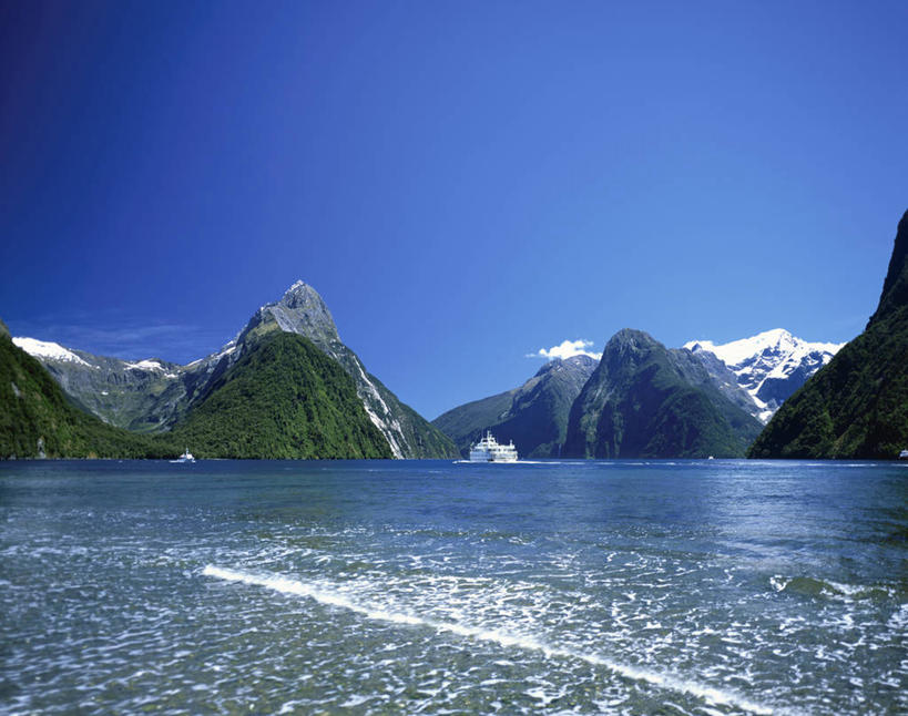 无人,公园,横图,室外,白天,正面,旅游,度假,海浪,海洋,美景,森林,山,树林,雪,雪山,植物,大雪,新西兰,阴影,光线,影子,冰,积雪,景观,浪花,山峰,雪景,冬季,冬天,山峦,娱乐,树,树木,蓝色,绿色,蓝天,天空,阳光,自然,海水,天,享受,休闲,景色,放松,寒冷,生长,晴朗,成长,冰冷,国家公园,自然风光,大洋洲,海景,万里无云,严寒,纽西兰,冰凉,酷寒,凛冽,凛凛,极冷,长白云之乡,峡湾国家公园,新西兰南岛,米尔福德峡湾,大海,风浪,海,海水的波动,近岸浪,涌浪,晴空,晴空万里,彩图