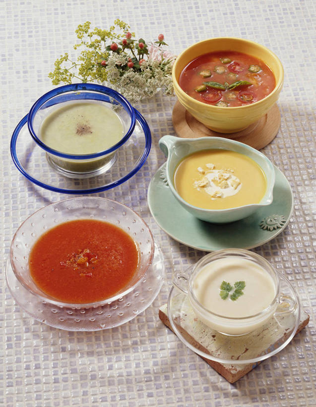 面食,通心粉,无人,竖图,俯视,室内,特写,白天,烹饪,西餐,中餐,植物,餐桌,桌子,南瓜,蔬菜,餐具,玻璃,许多,阴影,新鲜,反射,碟子,盘,影子,陶瓷,金瓜,豆类,豆子,豌豆,面,汤,通心面,料理,食品,陶瓷制品,很多,荷兰豆,菜肴,美食,番瓜,玻璃制品,食物,盘子,容器,碟,碗,中式,西式,佳肴,有机食品,绿色食品,餐台,储藏,麦瓜,倭瓜,储存,雪豆,豆科,奶油汤,南瓜汤,寒豆,毕豆,麻累,国豆,小寒豆,麦豌豆,羹汤,彩图,高角度拍摄,浙江菜,浙菜,凉菜汤,西班牙凉菜汤,豌豆汤,贮存