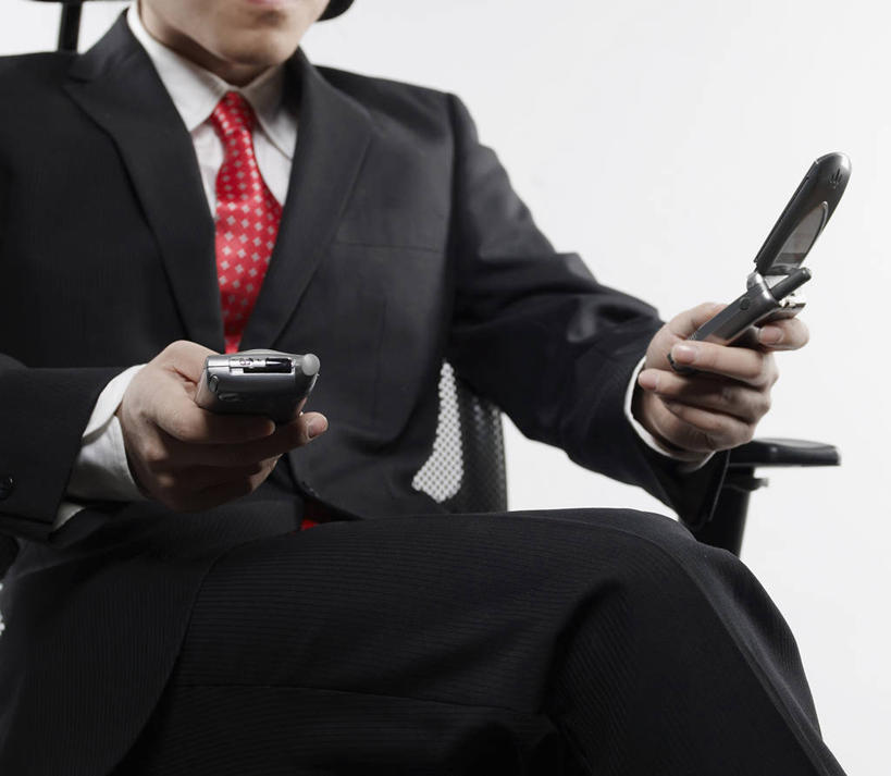 东方人,一个人,商务人士,商务男性,坐,打电话,横图,室内,白天,白色背景,正面,衬衫,商务,科技,电话,手机,椅子,亚洲,仅一个男性,仅一个人,一把,握,套装,科学,领带,繁忙,拿,拿着,黄种人,通讯设备,仅一个年轻男性,红色,会议椅,记录,便捷,联络,握着,通信,摄影,影棚,掌上电脑,办公椅,科学技术,象征,庄重,液晶,忙碌,商务装,身份,工薪阶层,PDA掌上电脑,个人数字助理,轻巧,正式,地位,商务椅,培训椅,劳碌,交流,男人,男性,年轻男性,亚洲人,白领,上班族,沟通,通话,坐着,半身,彩图,影棚拍摄,衬衣,办公,拍摄,两部