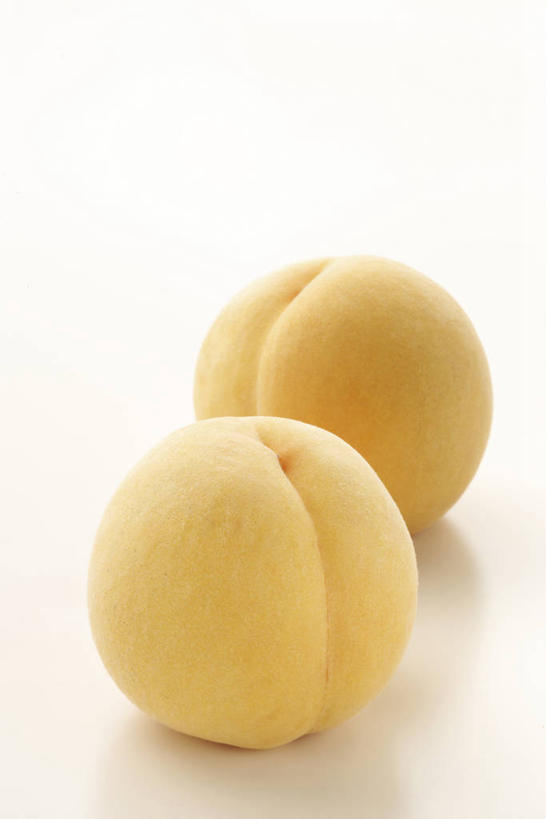 无人,竖图,俯视,室内,特写,白天,白色背景,桃子,水果,阴影,新鲜,反射,影子,生食,食品,果实,食物,两个,黄色,摄影,有机食品,绿色食品,影棚,肺果,彩图,高角度拍摄,影棚拍摄,拍摄