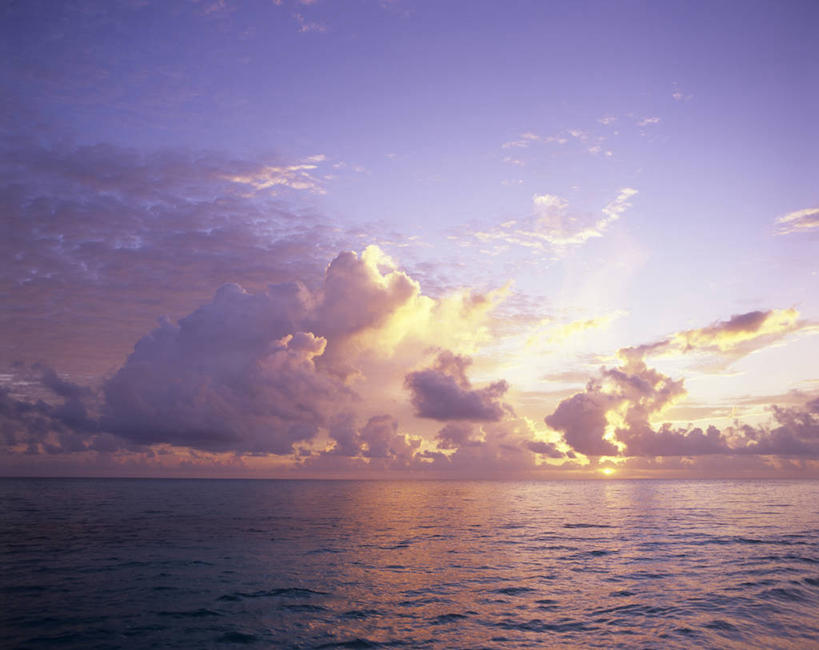 无人,横图,室外,白天,正面,旅游,度假,日出,海浪,海洋,美景,太阳,东京,日本,亚洲,景观,浪花,水平线,云,云朵,辽阔,朝霞,晨曦,海平线,黎明,云彩,娱乐,白云,阳光,自然,海水,享受,休闲,广阔,景色,放松,一望无际,自然风光,海景,东亚,本州,关东地方,本州岛,日本国,东京都,无边无际,一马平川,小笠原群岛,小笠原村,小笠原支厅,大海,风浪,海,海水的波动,近岸浪,涌浪,朝阳,彩图,卯时,破晓,日始,水天相接,水天一线