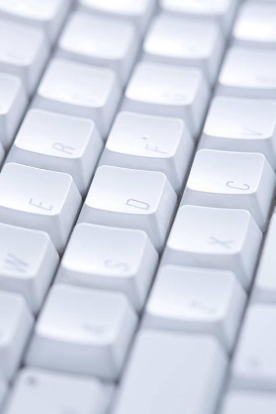 无人,竖图,俯视,室内,特写,白天,键盘,静物,阴影,反射,影子,输入设备,通讯设备,白色,卫生,通信设备,纯真,洁净,光明,恬静,中间色,朴素,清白,电脑键盘,彩图,高角度拍摄