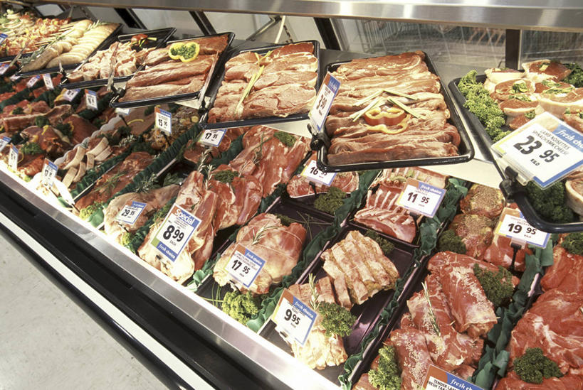 无人,商店,横图,俯视,室内,特写,白天,购物,消费,超市,一堆,许多,阴影,堆叠,堆积,光线,影子,灯光,肉,很多,肉类,货架,架子,金融,百货,便利店,堆,陈列架,选购,贸易,肉食,血拼,零售店,超市货架,彩图,高角度拍摄,店铺,杂货店,杂货铺