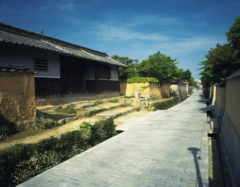 无人,家,横图,室外,白天,正面,度假,美景,植物,楼梯,城市风光,城市,道路,路,日本,亚洲,阴影,光线,瓦片,影子,房屋,阶梯,屋子,景观,云,云朵,小路,交通,云彩,瓦,娱乐,楼房,台阶,住宅,树,树木,蓝色,绿色,白云,蓝天,天空,阳光,自然,天,享受,休闲,瓦房,景色,放松,生长,晴朗,成长,东亚,屋瓦,本州,本州岛,日本国,中国地方,山口,山口县,下关,晴空,彩图,房子,下关市