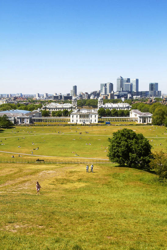 无人,博物馆,家,竖图,俯视,室外,白天,旅游,度假,草地,草坪,植物,标志建筑,地标,建筑,英国,欧洲,伦敦,阴影,研究,光线,影子,房屋,屋子,公寓,首都,教育,娱乐,建设,洋房,楼房,住宅,草,树,树木,蓝色,绿色,蓝天,天空,阳光,自然,天,享受,休闲,旅游胜地,放松,生长,晴朗,成长,展览,西欧,欣赏,大不列颠,陈列,格林威治,大不列颠及北爱尔兰联合王国,万里无云,雾都,格林威治公园,典藏,格林尼治,晴空,晴空万里,彩图,高角度拍摄,房子,大不列颠王国,大英帝国,联合王国,日不落帝国
