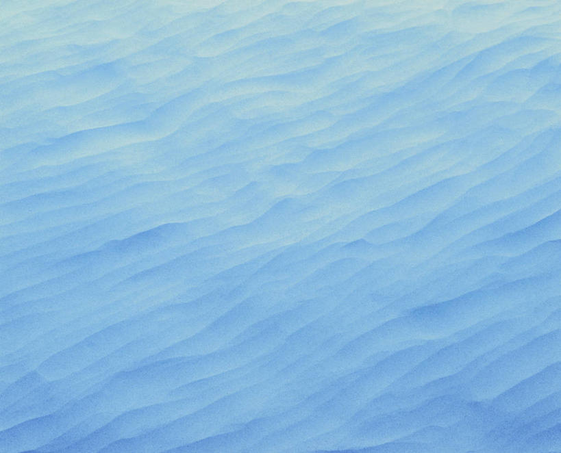 无人,横图,室内,特写,白天,正面,静物,石膏,阴影,透明,反射,纹路,纹理,影子,墙,墙壁,墙面,蓝色,肌理,理智,沉静,冷色,高深,冷淡,熟石膏,彩图,灰膏