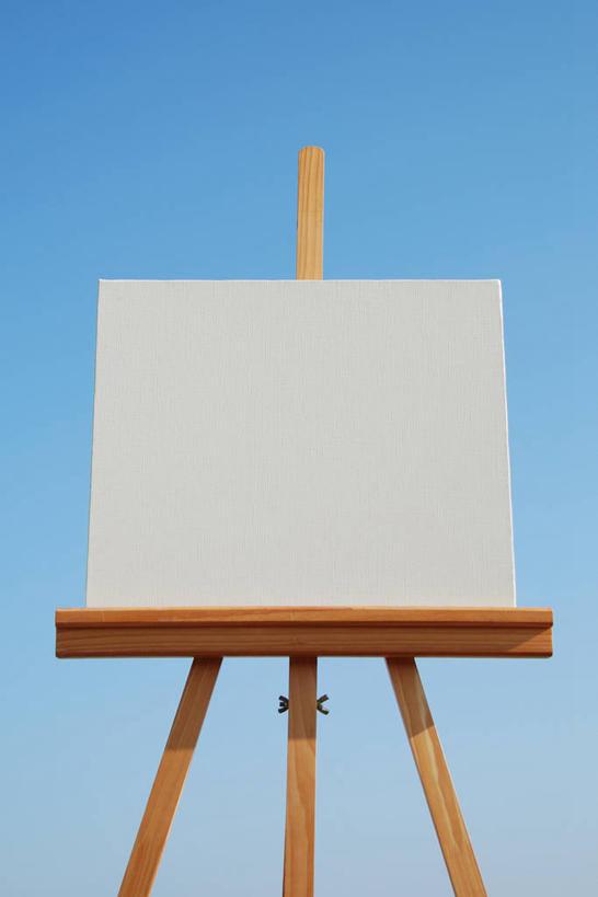 无人,竖图,室外,白天,仰视,绘画,阴影,艺术,光线,影子,画板,美术用品,画架,一个,蓝色,蓝天,天空,阳光,天,晴朗,单个,美术,绘画工具,万里无云,晴空,晴空万里,彩图,低角度拍摄