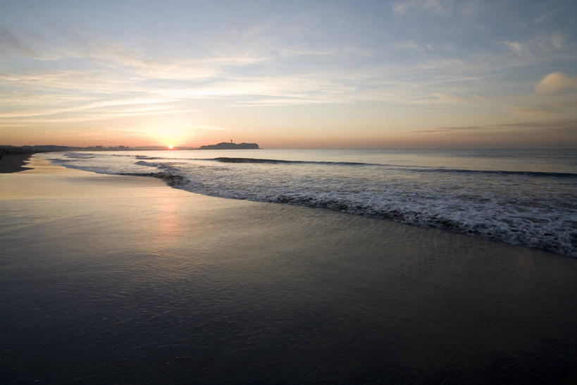 无人,横图,室外,白天,正面,旅游,度假,日出,海浪,海洋,美景,沙滩,太阳,神奈川,日本,亚洲,沙子,海岸,景观,浪花,水平线,辽阔,朝霞,晨曦,海平线,黎明,沙地,神奈川县,娱乐,阳光,自然,海水,享受,休闲,广阔,景色,放松,一望无际,自然风光,海景,东亚,本州,关东地方,本州岛,日本国,江之岛,藤泽,藤泽市,无边无际,一马平川,大海,风浪,海,海水的波动,海滩,近岸浪,涌浪,朝阳,彩图,卯时,破晓,日始,水天相接,水天一线