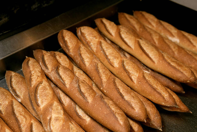 点心,面包,无人,横图,俯视,室内,特写,白天,一排,许多,阴影,整齐,反射,影子,食品,面点,很多,法国面包,食物,糕点,排列,法式面包,法棍,长棍面包,队列,法式长棍面包,彩图,高角度拍摄
