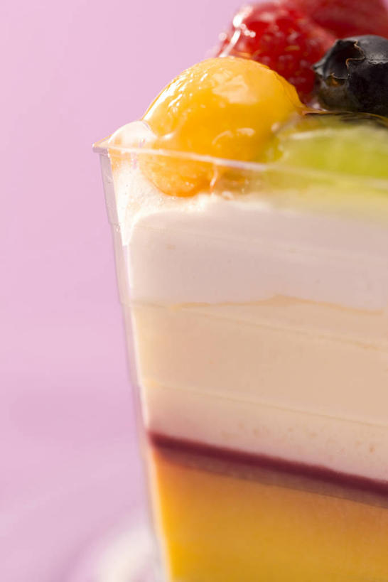 点心,奶酪,无人,竖图,俯视,室内,特写,白天,下午茶,水果,一块,阴影,新鲜,反射,影子,生食,干酪,起司,食品,果实,水果蛋糕,芝士,营养,食物,糕点,奶油,乳酪,有机食品,绿色食品,乳制品,发酵,激凌,克林姆,淇淋,彩图,高角度拍摄,蛋糕