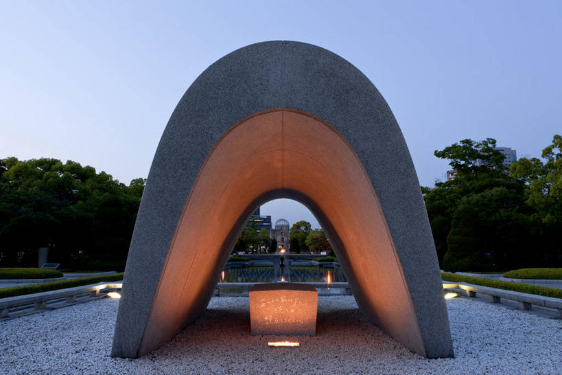 无人,横图,室外,白天,正面,旅游,度假,草地,草坪,树林,植物,标志建筑,地标,建筑,广岛县,日本,亚洲,阴影,光线,影子,灯光,娱乐,建设,草,树,树木,蓝色,绿色,蓝天,天空,自然,天,享受,休闲,旅游胜地,放松,生长,晴朗,成长,东亚,本州,万里无云,本州岛,日本国,广岛和平纪念公园,広岛,中国地方,广岛和平纪念碑,广岛和平纪念馆,原爆纪念馆,原爆圆顶塔,原子弹爆炸圆顶屋,晴空,晴空万里,彩图,原爆栋墓,原爆穹顶,原爆圆顶,原爆圆顶馆,原子弹栋墓