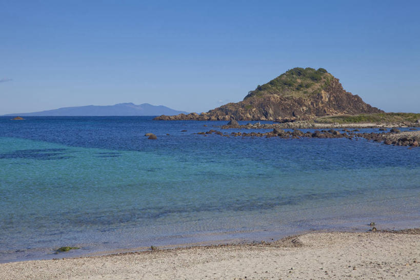 无人,横图,室外,白天,正面,旅游,度假,海浪,海洋,石头,美景,沙滩,山,山脉,东京,日本,亚洲,阴影,光线,沙子,石子,影子,海岸,景观,浪花,山峰,沙地,山峦,娱乐,蓝色,蓝天,天空,阳光,自然,海水,群山,天,享受,休闲,景色,放松,晴朗,自然风光,海景,东亚,本州,万里无云,关东地方,本州岛,日本国,东京都,豆南诸岛,伊豆大岛,伊豆七岛,伊豆群岛,大海,风浪,海,海水的波动,海滩,近岸浪,石块,岩石,涌浪,晴空,晴空万里,彩图