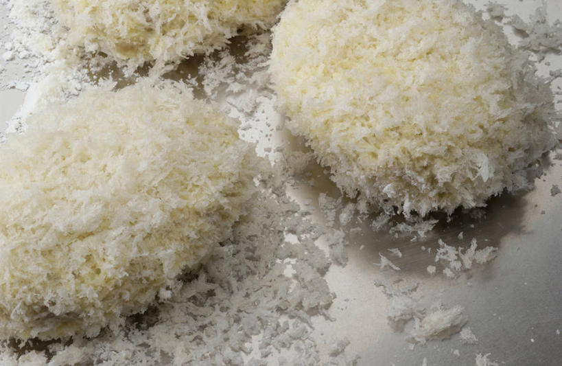 点心,面包,无人,横图,俯视,室内,特写,白天,阴影,朦胧,模糊,反射,影子,食品,面点,食物,糕点,三个,面包屑,彩图,高角度拍摄