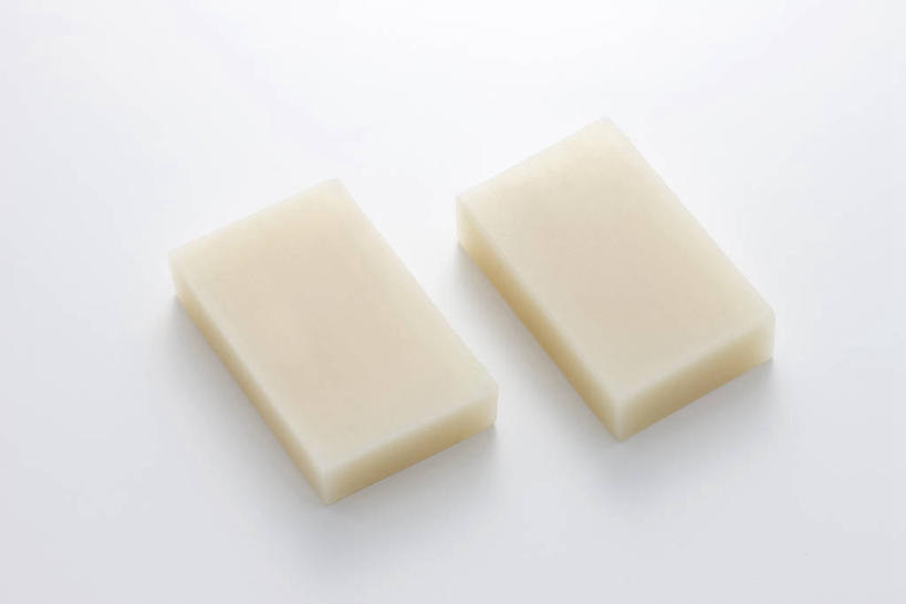 点心,无人,横图,俯视,室内,特写,白天,白色背景,阴影,反射,影子,料理,食品,年糕,甜点,美食,食物,糕点,两个,白色,甜食,中式,摄影,影棚,彩图,高角度拍摄,影棚拍摄,拍摄,年年糕