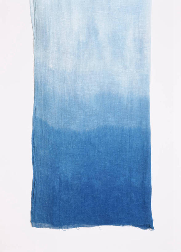 无人,竖图,室内,特写,白天,白色背景,正面,静物,纺织品,亚麻布,渐变,布,织物,蓝色,摄影,影棚,布匹,彩图,影棚拍摄,拍摄