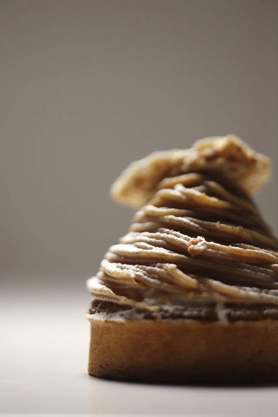 点心,无人,竖图,室内,特写,白天,正面,下午茶,阴影,灰色背景,反射,影子,食品,松饼,食物,糕点,摄影,影棚,玛芬蛋糕,彩图,影棚拍摄,拍摄,巧克力松饼