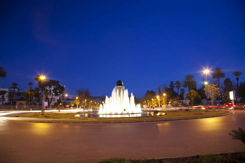 无人,横图,室外,夜晚,正面,度假,美景,水,植物,城市风光,城市,路灯,喷泉,夜景,照明,非洲,摩洛哥,阴影,飞溅,溅,光线,液体,影子,景观,水滴,灯光,文化,娱乐,灯,水珠,树,树木,绿色,自然,品味,享受,休闲,景色,放松,生长,成长,照亮,照明设备,喷洒,水景,美观,阿非利加洲,摩洛哥王国,菲斯,设计,彩图