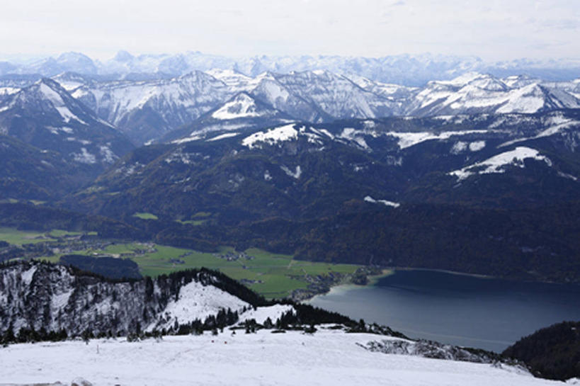 无人,横图,俯视,室外,白天,旅游,度假,草地,草坪,湖,湖泊,美景,山,水,雪,雪山,植物,大雪,奥地利,欧洲,阴影,光线,影子,冰,湖面,积雪,景观,山峰,水流,水面,雪景,冬季,冬天,山峦,娱乐,草,蓝色,绿色,蓝天,天空,阳光,自然,湖水,天,享受,休闲,景色,放松,寒冷,晴朗,冰冷,自然风光,中欧,万里无云,首府,萨尔斯堡,严寒,奥地利共和国,冰凉,酷寒,凛冽,凛凛,极冷,萨尔茨堡,萨尔茨堡州,晴空,晴空万里,彩图,高角度拍摄,沃尔夫冈湖