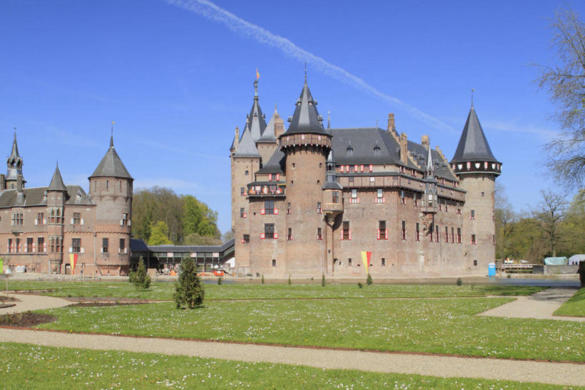 无人,横图,室外,白天,正面,旅游,度假,草地,草坪,树林,植物,标志建筑,道路,地标,建筑,路,欧洲,荷兰,阴影,光线,影子,堡垒,城堡,云,云朵,小路,交通,云彩,娱乐,建设,草,树,树木,蓝色,绿色,白云,蓝天,天空,阳光,自然,天,享受,休闲,旅游胜地,放松,生长,晴朗,成长,西欧,要塞,荷兰王国,尼德兰王国,乌得勒支,乌特勒支,设防,晴空,彩图