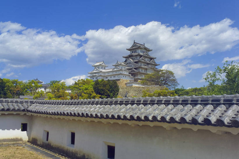 无人,横图,室外,白天,正面,旅游,度假,名胜古迹,植物,标志建筑,地标,建筑,日本,亚洲,阴影,遗迹,光线,影子,堡垒,城堡,墙,云,云朵,云彩,古迹,文物,娱乐,建设,城墙,古建筑,墙壁,墙面,树,树木,蓝色,绿色,白云,蓝天,天空,阳光,自然,天,享受,休闲,旅游胜地,放松,生长,晴朗,成长,坚硬,要塞,防御,古文明,东亚,本州,世界文化遗产,本州岛,日本国,近畿地方,姬路城,近畿,兵库,兵库县,白鹭城,姬路,姬路市,坚固,设防,晴空,彩图