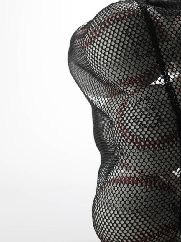 无人,竖图,室内,特写,白天,白色背景,正面,篮球,静物,袋子,一堆,许多,阴影,堆叠,堆积,反射,影子,篮球装备,很多,网袋,运动器械,容器,健身器械,摄影,影棚,储藏,堆,储存,健身器材,篮球运动,彩图,影棚拍摄,拍摄,贮存,运动器材