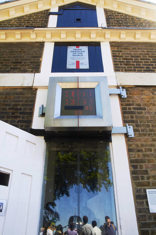 无人,竖图,室外,白天,仰视,旅游,度假,名胜古迹,标志建筑,地标,建筑,英国,欧洲,伦敦,遗迹,拱门,首都,古迹,文物,娱乐,建设,古建筑,享受,休闲,旅游胜地,放松,西欧,大不列颠,古文明,格林威治,大不列颠及北爱尔兰联合王国,雾都,格林尼治,格林尼治天文台,格林威治天文台,彩图,低角度拍摄,大不列颠王国,大英帝国,联合王国,日不落帝国,本初经线,本初子午线,格林尼治子午线,格林威治子午线,子午线