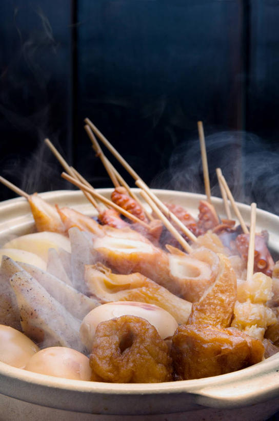 无人,竖图,室内,特写,白天,正面,烹饪,雾,厨具,阴影,沸腾,朦胧,模糊,反射,蒸汽,锅子,砂锅,影子,陶瓷,日本料理,料理,食品,陶瓷制品,水蒸气,锅,菜肴,美食,食物,日式料理,日式,佳肴,锅具,烹饪用具,蒸发,关东煮,关东炊,黑轮,御田,烹调用具,烹调,彩图