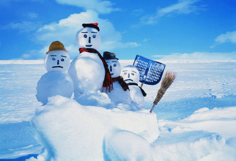 无人,横图,室外,白天,正面,旅游,度假,游戏,美景,雪,大雪,帽子,阴影,装饰,光线,工具,扫帚,影子,积雪,景观,雪景,雪人,云,云朵,冬季,冬天,玩,云彩,娱乐,蓝色,白云,蓝天,天空,阳光,自然,围巾,天,清洁,四个,享受,休闲,温暖,景色,放松,寒冷,晴朗,围脖,活动,保暖,华丽,扫把,点缀,卫生,御寒,发泄,消遣,智力,自然风光,保洁,笤帚,宣泄,衬托,美观,雅致,雅观,棉帽,严寒,除雪板,除雪铲,清雪板,清雪铲,扫雪板,扫雪铲,推雪板,推雪铲,晴空,玩耍,嬉戏,彩图,拟人