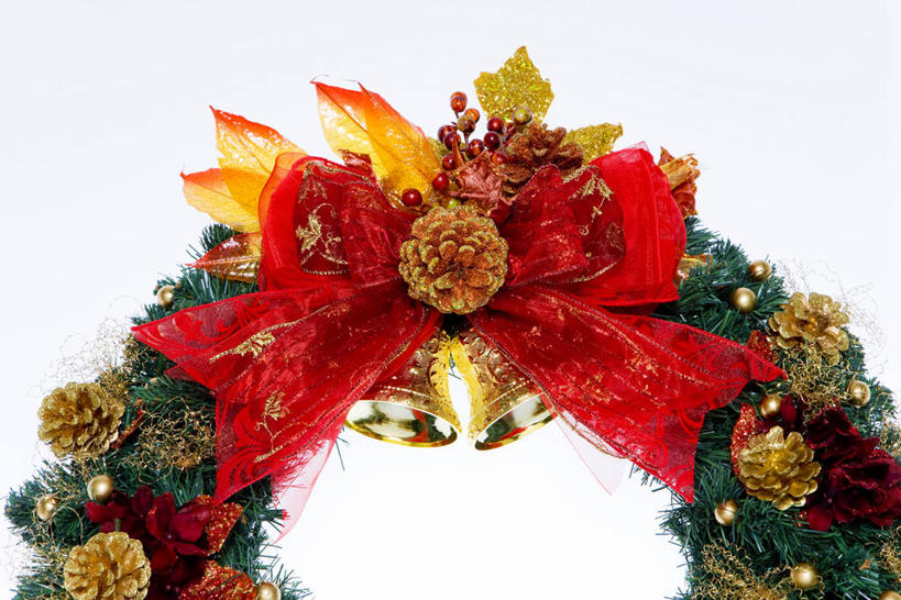 无人,横图,室内,特写,白天,白色背景,正面,叶子,金属制品,圣诞节,节日,庆祝,装饰,金属,花环,铃铛,丝绸,丝带,坚果,果实,绿叶,松果,缎带,文化,绸带,一个,蝴蝶结,干果,庆典,嫩叶,摄影,影棚,单个,纪念,华丽,修饰,圣诞花环,点缀,松塔,衬托,美观,雅致,雅观,圣诞圈,圣诞铃铛,铜制,叶,叶片,彩图,影棚拍摄,拍摄