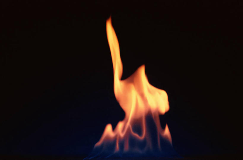 无人,横图,室内,特写,白天,正面,阴影,黑色背景,光线,火焰,影子,燃烧,点燃,橙色,火光,彩图