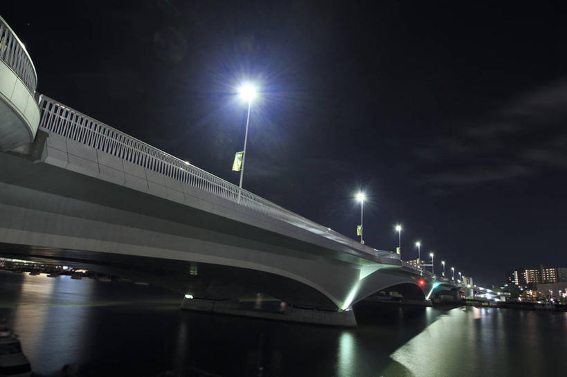 无人,横图,室外,夜晚,正面,旅游,度假,河流,水,标志建筑,地标,建筑,路灯,桥梁,夜景,照明,长野县,日本,亚洲,阴影,波纹,光线,影子,河水,水流,桥,灯光,涟漪,娱乐,建设,石桥,拱桥,灯,倒影,水纹,波浪,享受,休闲,旅游胜地,放松,拱形,人行桥,石拱桥,照亮,倒映,照明设备,东亚,本州,本州岛,日本国,中部地方,水晕,长野,新潟,新潟县,反照,信浓川,彩图,万代桥