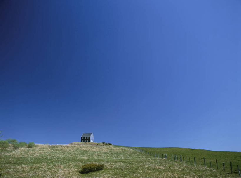 无人,横图,室外,白天,正面,旅游,度假,草地,草坪,美景,植物,法国,欧洲,阴影,光线,影子,景观,娱乐,草,蓝色,绿色,蓝天,天空,阳光,自然,天,享受,休闲,景色,放松,晴朗,西欧,法兰西,自然风光,万里无云,法兰西共和国,法兰西第五共和国,奥弗涅,奥弗涅大区,晴空,晴空万里,彩图