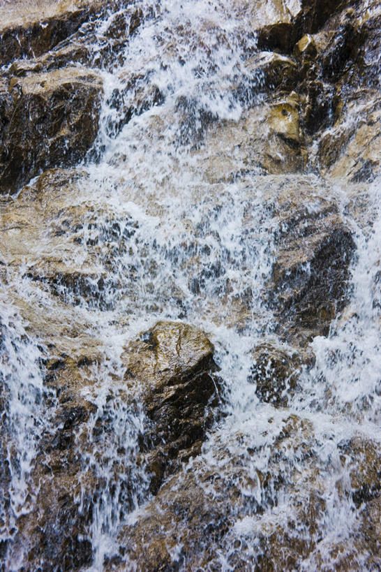 无人,竖图,俯视,室外,白天,旅游,度假,石头,美景,瀑布,水,日本,亚洲,飞溅,溅,石子,液体,景观,水滴,娱乐,水珠,自然,享受,休闲,景色,放松,喷洒,自然风光,东亚,本州,本州岛,日本国,近畿地方,近畿,滋贺,滋贺县,县厅,大津市,跌水,石块,岩石,彩图,高角度拍摄,大津