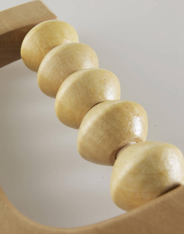 无人,竖图,俯视,室内,特写,白天,白色背景,按摩,静物,阴影,反射,木制,影子,球,木制品,享受,健康,按摩球,保健,摄影,影棚,指压,彩图,高角度拍摄,影棚拍摄,推拿,拍摄