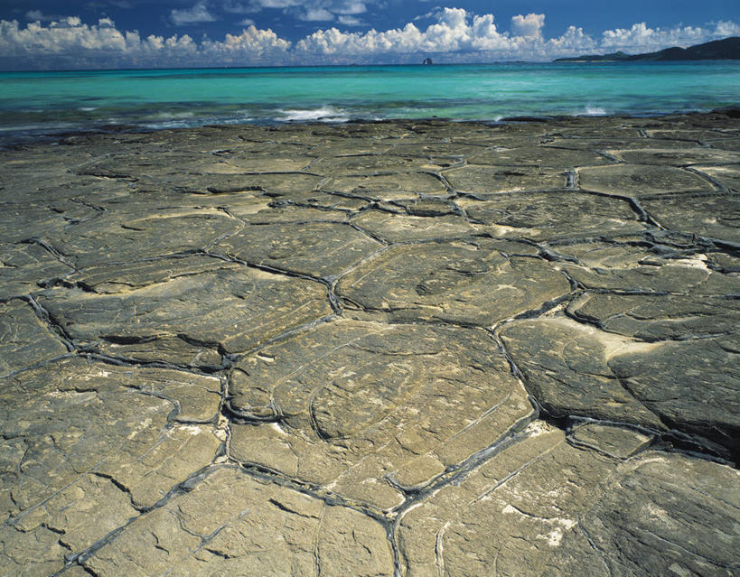 无人,横图,室外,白天,正面,旅游,度假,海浪,海洋,石头,美景,沙滩,日本,亚洲,阴影,光线,沙子,石子,影子,海岸,景观,浪花,水平线,云,云朵,辽阔,海平线,沙地,云彩,娱乐,冲绳,蓝色,白云,蓝天,天空,阳光,自然,海水,天,享受,休闲,广阔,景色,放松,晴朗,一望无际,冲绳县,自然风光,海景,东亚,琉球群岛,冲绳岛,日本国,九州地方,无边无际,一马平川,冲绳群岛,大海,风浪,海,海水的波动,海滩,近岸浪,石块,岩石,涌浪,晴空,彩图,冲绳本岛,琉球列岛,水天相接,水天一线