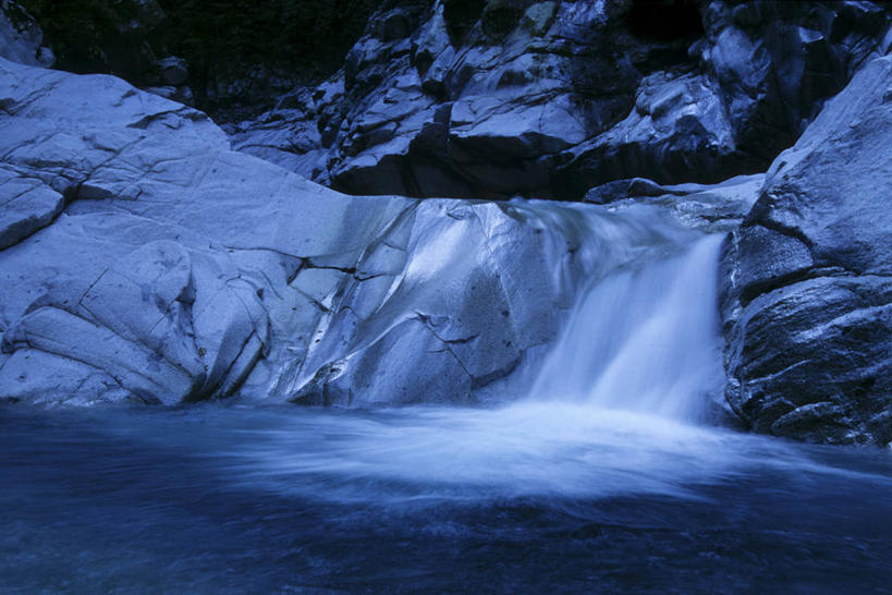 无人,横图,室外,白天,正面,旅游,度假,河流,石头,美景,水,日本,亚洲,飞溅,溅,石子,液体,河水,景观,水滴,水流,娱乐,水珠,自然,享受,休闲,景色,放松,喷洒,自然风光,东亚,日本国,涧,山涧,石块,溪涧,岩石,彩图