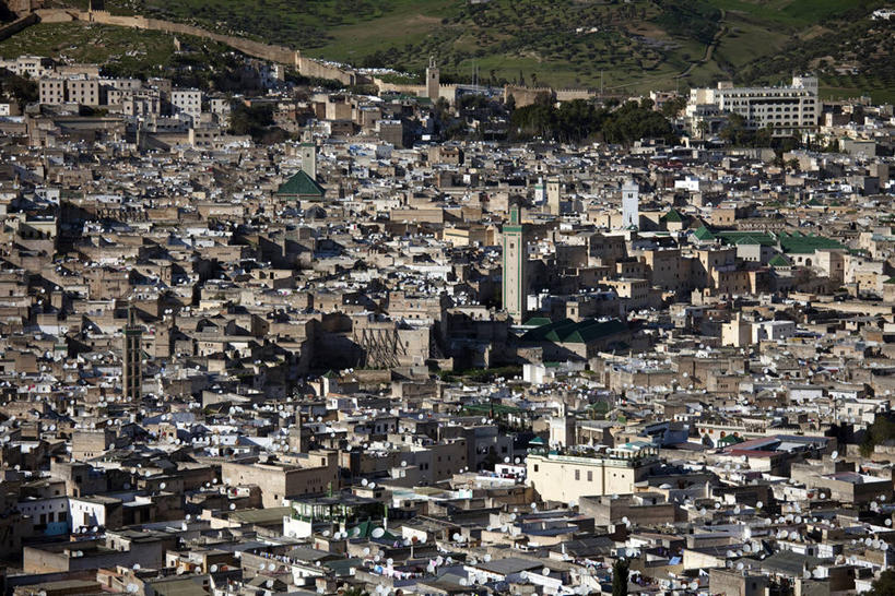 无人,家,横图,俯视,航拍,室外,白天,旅游,度假,美景,山,山脉,植物,城市风光,城市,建筑,非洲,摩洛哥,阴影,光线,影子,房屋,屋子,景观,山峰,公寓,山峦,娱乐,建设,洋房,楼房,住宅,树,树木,绿色,阳光,自然,群山,享受,休闲,景色,放松,生长,成长,鸟瞰,阿非利加洲,摩洛哥王国,菲斯,彩图,高角度拍摄,房子
