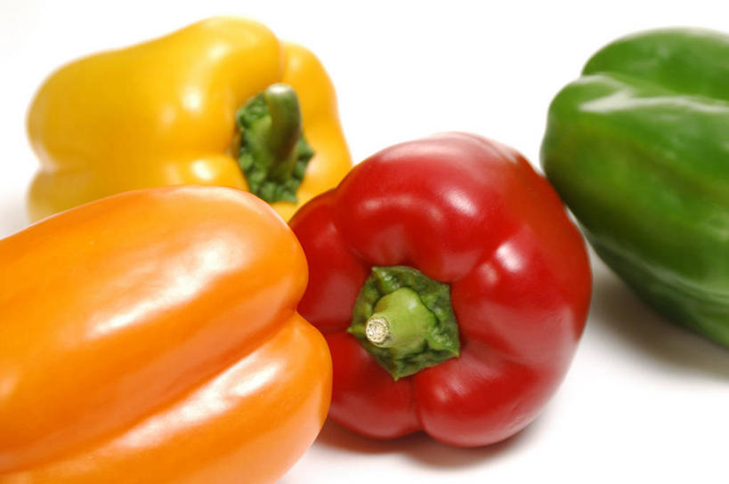 无人,横图,俯视,室内,特写,白天,白色背景,餐桌,桌子,辣椒,蔬菜,阴影,新鲜,反射,影子,食品,食物,黄色,红色,绿色,四个,橙色,摄影,有机食品,绿色食品,影棚,餐台,黄辣椒,彩椒,辣角,红海椒,大椒,辣虎,广椒,甜椒,柿子椒,辣子,海椒,番椒,灯笼椒,彩图,高角度拍摄,影棚拍摄,拍摄,黄灯笼辣椒,黄帝椒