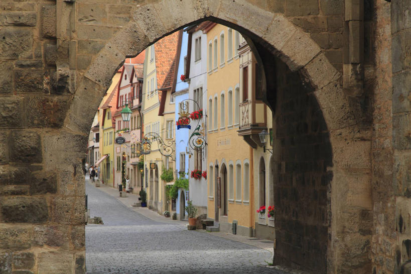 无人,家,横图,室外,白天,正面,旅游,度假,名胜古迹,植物,门,标志建筑,地标,建筑,德国,欧洲,阴影,遗迹,光线,盆栽,影子,房屋,墙,屋子,拱门,盆景,古迹,文物,娱乐,建设,古建筑,楼房,墙壁,墙面,住宅,绿色,阳光,自然,门框,享受,休闲,旅游胜地,放松,生长,成长,西欧,古文明,德意志联邦共和国,巴伐利亚,巴伐利亚州,拜恩州,拜恩自由州,罗滕堡,彩图,房子,中弗兰肯行政区