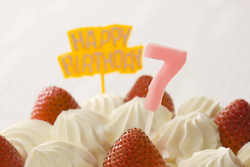 点心,无人,横图,室内,特写,白天,白色背景,正面,下午茶,草莓,浆果,水果,五个,许多,新鲜,英文,标志,数字,文字,字符,字母,生食,食品,果实,标识,食物,糕点,红色,奶油,生日蛋糕,草莓蛋糕,摄影,阿拉伯数字,有机食品,绿色食品,影棚,英文字母,乳制品,激凌,克林姆,淇淋,洋莓,水果皇后,红莓,地莓,彩图,影棚拍摄,拍摄,蛋糕