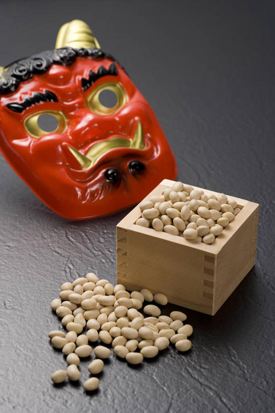 无人,竖图,俯视,室内,特写,白天,植物,豆,大豆,蔬菜,一堆,许多,阴影,堆叠,堆积,灰色背景,新鲜,装饰,反射,木制,假面具,面具,木盒,影子,豆类,豆子,毛豆,食品,很多,食物,一个,红色,木制品,容器,摄影,有机食品,绿色食品,影棚,单个,储藏,堆,华丽,修饰,点缀,储存,豆科,衬托,美观,雅致,雅观,枝豆,黄豆,彩图,高角度拍摄,影棚拍摄,拍摄,鬼面,鬼形脸谱,贮存