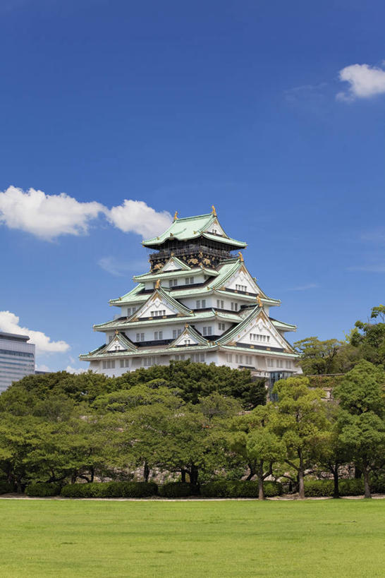 无人,公园,竖图,室外,白天,正面,旅游,度假,草地,草坪,名胜古迹,树林,植物,标志建筑,地标,建筑,日本,亚洲,阴影,遗迹,光线,瓦片,影子,堡垒,城堡,屋顶,云,云朵,中央区,云彩,顶棚,瓦,古迹,文物,娱乐,建设,古建筑,草,树,树木,蓝色,绿色,白云,蓝天,天空,阳光,自然,天,享受,休闲,旅游胜地,放松,建造,大阪,大阪城公园,生长,晴朗,成长,要塞,古文明,东亚,屋瓦,本州,大阪府,本州岛,日本国,近畿地方,大阪城,近畿,设防,晴空,彩图