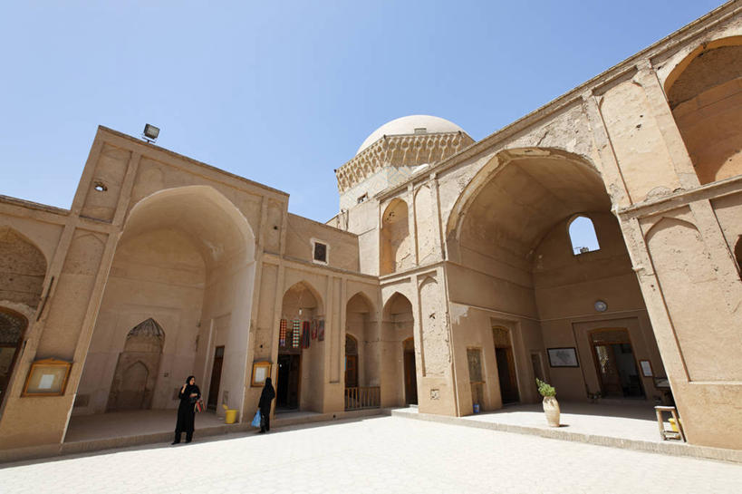 无人,横图,室外,白天,仰视,旅游,度假,名胜古迹,标志建筑,地标,建筑,伊朗,亚洲,阴影,遗迹,光线,影子,古迹,文物,娱乐,建设,古建筑,蓝色,蓝天,天空,阳光,天,享受,休闲,旅游胜地,放松,监狱,晴朗,监禁,束缚,西亚,关押,监牢,牢狱,古文明,万里无云,省会,监管,禁闭,伊朗伊斯兰共和国,亚兹德,亚兹德省,看守,晴空,晴空万里,彩图,低角度拍摄