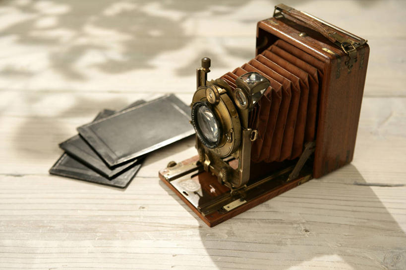 无人,横图,俯视,室外,特写,白天,地板,静物,相机,阴影,光线,影子,地面,木地板,一个,拍照,阳光,摄影,单个,照相机,彩图,高角度拍摄,照相,传统相机,胶片相机