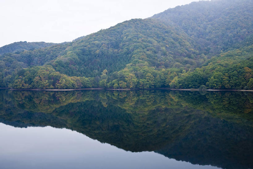 无人,横图,室外,白天,正面,旅游,度假,湖,湖泊,美景,森林,山,山脉,树林,水,植物,日本,亚洲,阴影,光线,影子,湖面,景观,山峰,水流,水面,山峦,娱乐,树,树木,蓝色,绿色,蓝天,天空,阳光,自然,湖水,群山,天,享受,休闲,景色,放松,生长,晴朗,成长,自然风光,东亚,本州,万里无云,本州岛,日本国,东北地方,福岛,福岛县,晴空,晴空万里,彩图,耶麻郡,猪苗代町,秋元湖