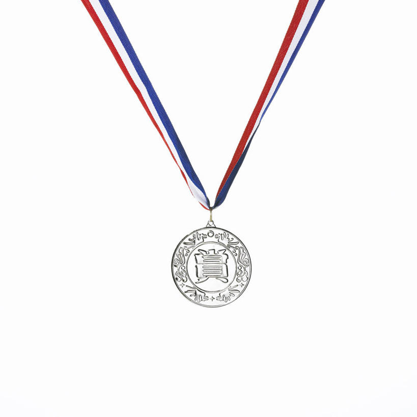 无人,横图,室内,特写,白天,白色背景,正面,成功,胜利,静物,一个,光彩,摄影,影棚,单个,奖牌,荣誉,奖品,银牌,荣耀,光荣,彩图,影棚拍摄,拍摄