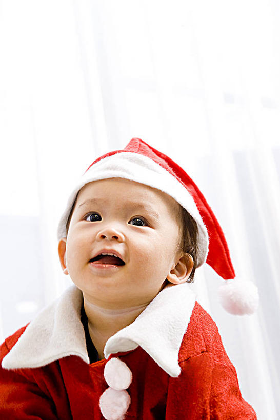东方人,婴儿,儿童,一个人,笑,微笑,露齿笑,竖图,室内,白天,正面,纯洁,帽子,亚洲,仅一个人,阴影,服装,反射,影子,墙,注视,黄种人,墙壁,墙面,小孩,衣服,红色,白色,观察,看,圣诞帽,可爱,服饰,活泼,观看,察看,衣着,穿着,关注,宝宝,圣诞服,纯真,烂漫,无邪,一顶,棉帽,衣饰,伶俐,天真,亚洲人,孩子,半身,彩图