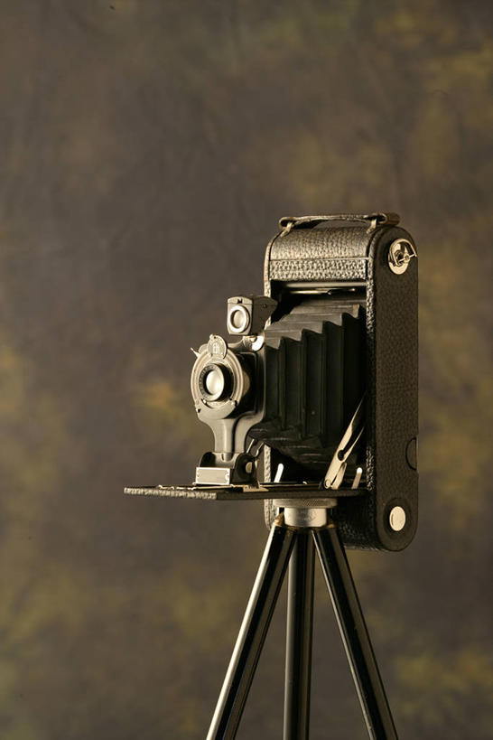 无人,竖图,室内,白天,正面,静物,相机,阴影,反射,影子,拍照,摄影,影棚,支撑,三脚架,稳定,巩固,照相机,彩图,影棚拍摄,拍摄,照相,传统相机,胶片相机,稳固