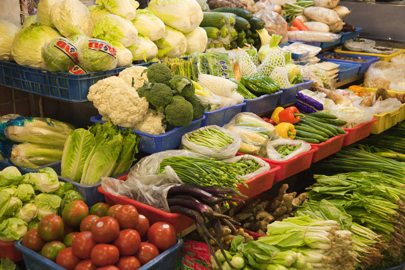 无人,菜场,横图,室内,白天,正面,购物,消费,萝卜,胡萝卜,白萝卜,黄瓜,姜,辣椒,芦笋,茄子,蔬菜,西红柿,一堆,许多,堆叠,堆积,新鲜,大白菜,花菜,花椰菜,绿芦笋,青菜,生菜,莴苣,西兰花,竹笋,食品,集市,市场,很多,白菜,笋,菜花,食物,金融,有机食品,绿色食品,堆,椰菜花,小白菜,黄萝卜,番萝卜,止咳,选购,贸易,彩椒,辣角,红海椒,大椒,辣虎,广椒,结球白菜,止痛,春菜,鹅仔菜,莴仔菜,千金菜,叶用莴苣,解毒,不结球白菜,胶菜,发汗,温肺,温胃,行气,止呕,百辣云,菜市,甘蓝花,猪尾巴,药鸡豆子,洋柿子,甜椒,柿子椒,石刁柏,生姜,青瓜,蚂蚁杆,落苏,龙须菜,酪酥,老姜,狼尾巴根,莱菔,辣子,昆仑瓜,胡瓜,红萝卜,海椒,柑仔蜜,甘荀,番茄,番椒,灯笼椒,臭柿,矮瓜,彩图,菜市场,六月柿,丁香萝卜,胡芦菔金,金笋,绿菜花,绿花菜,青花菜,蔬菜皇冠,黄芽白,散寒,喜报三元